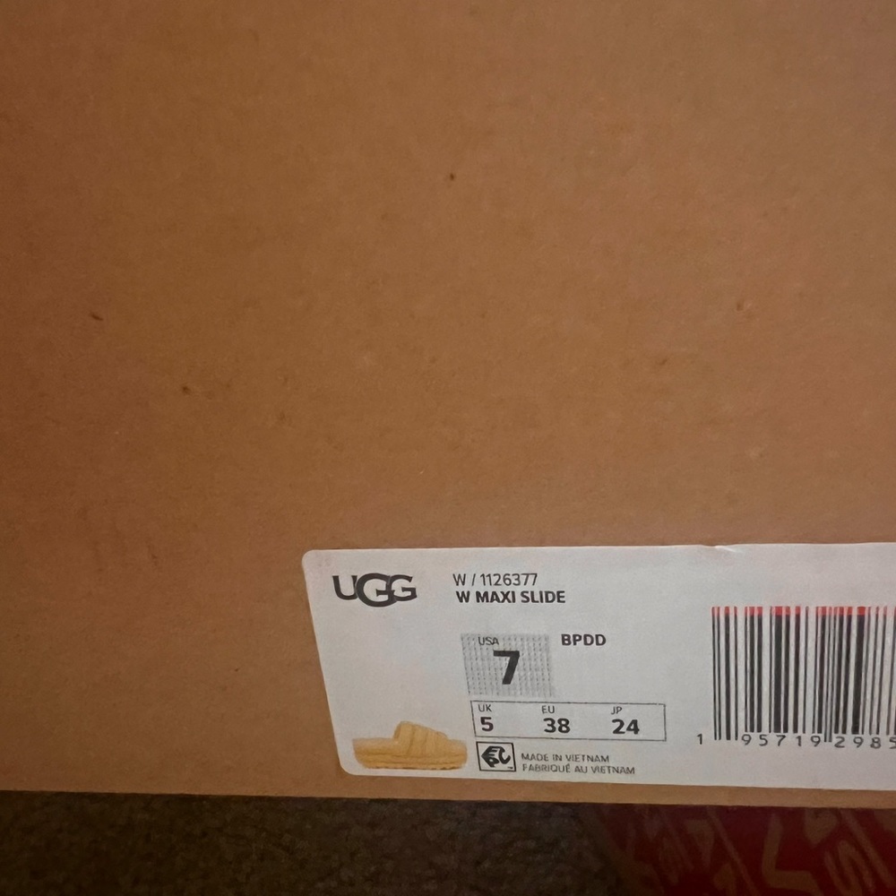 UGG Platform Maxi slides 7 - Picture 9 of 11